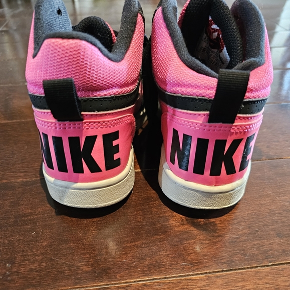 Girls Nike Court Borough Mid Sneaker, Size 3.5Y, Used Excellent Condition - Picture 3 of 4